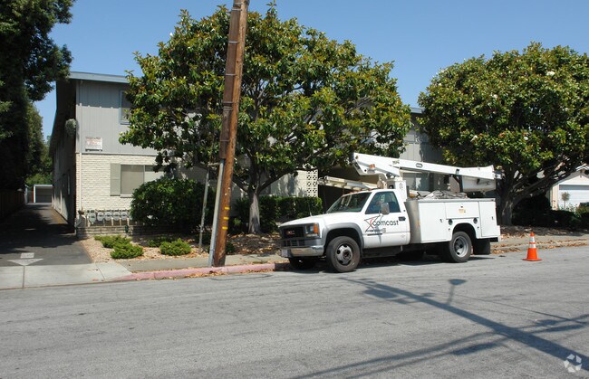 Primary Photo - Bayview Apartments