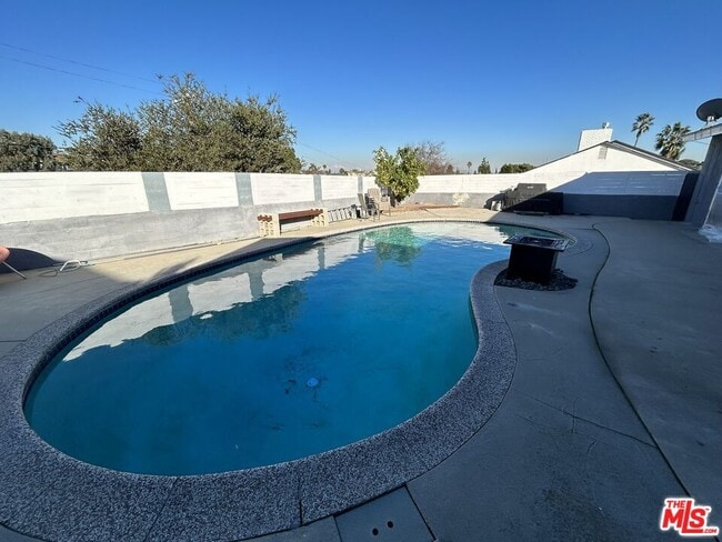 Building Photo - 4445 Don Zarembo Dr