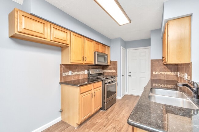 Building Photo - 13627 Greenridge Dr