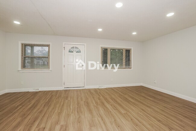 Building Photo - 17500 Fairville Ave, Cleveland, OH 44135