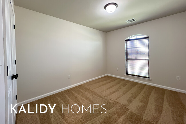 Building Photo - 4812 Crystal Hill Dr