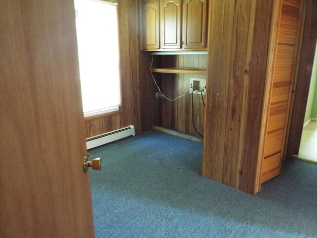 Building Photo - Two bedroom/one bathroom single family hou...