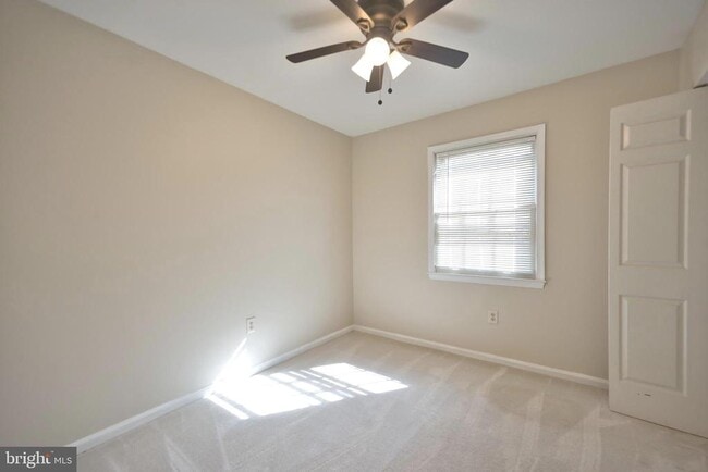 Building Photo - 800 Rosemere Ave