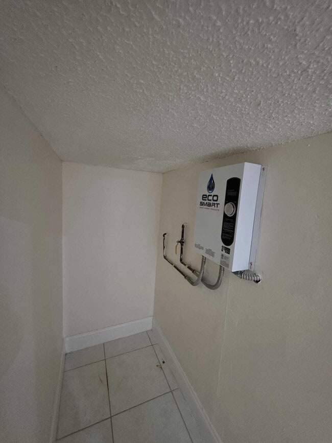 Building Photo - 5362 SW 125th Ave
