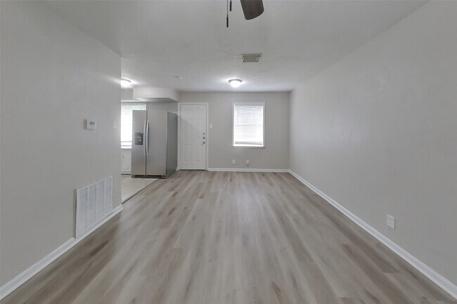 Building Photo - 12306 Foxridge Dr