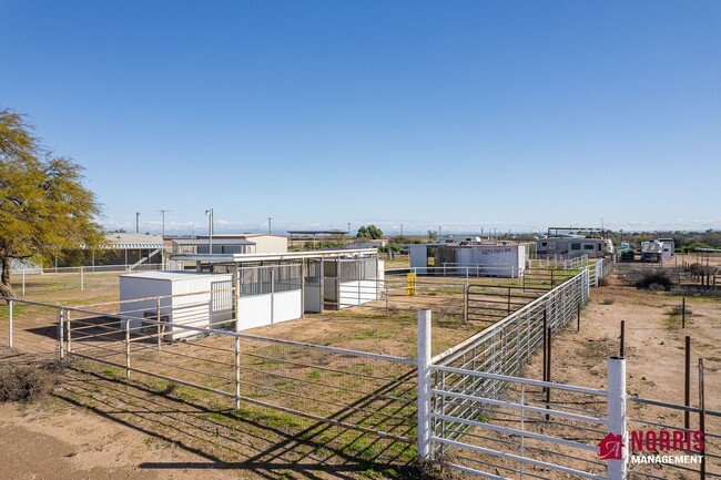 Building Photo - HORSE Property!! You Have Found a Gem