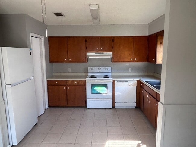 Building Photo - 50055 Kevin Dr