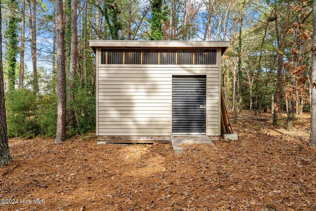 Building Photo - 85 Pine Lake Dr