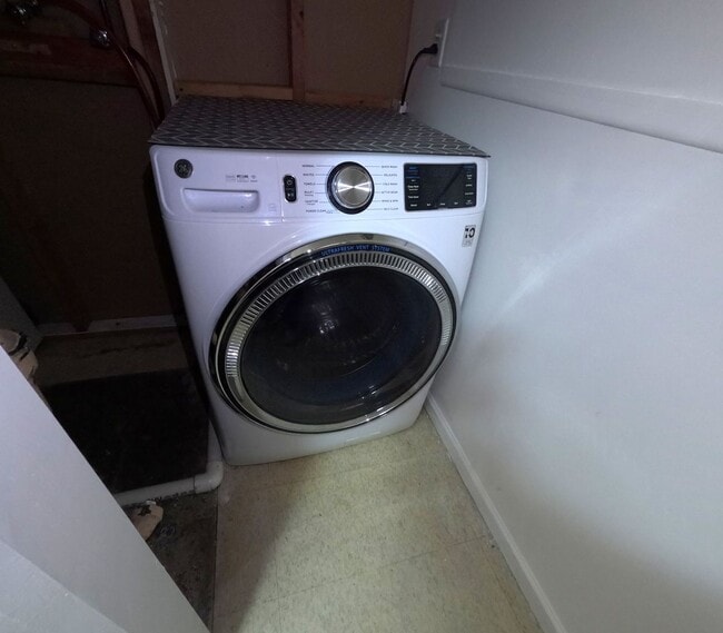 Building Photo - Exceptional single-family near UIC-DePaul University -North Park University