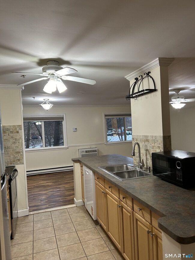 Building Photo - 14 Newtown Rd