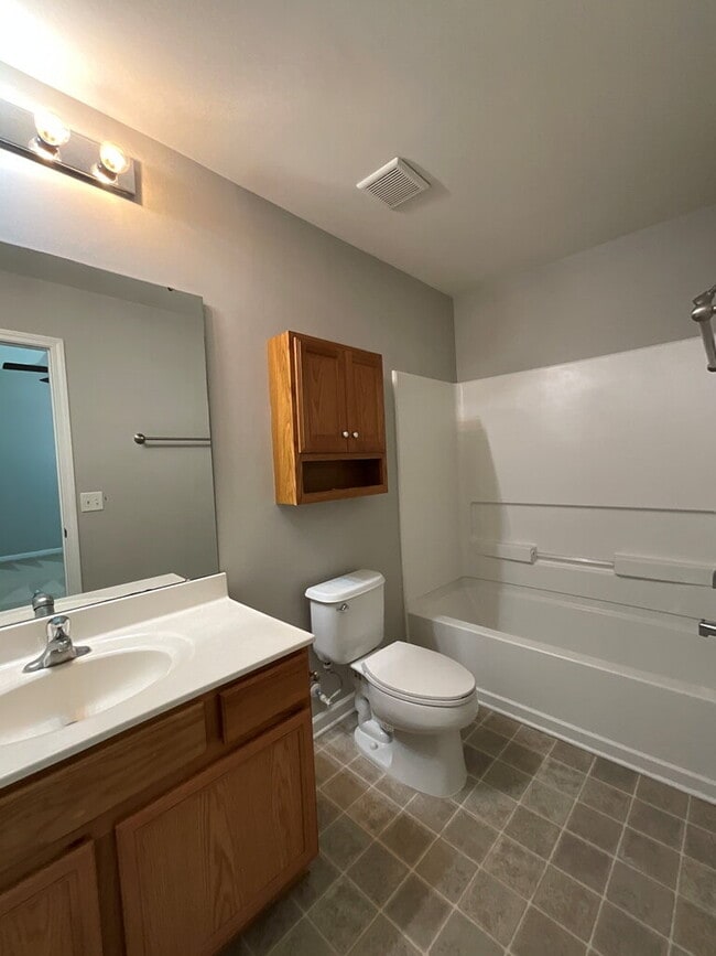 Building Photo - Spacious Townhome in Pooler