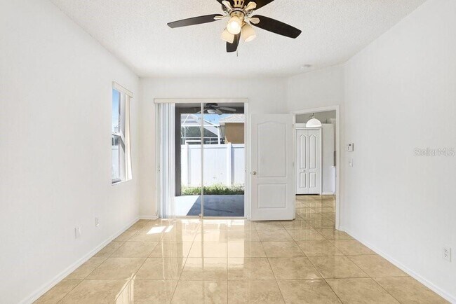 Building Photo - 930 Grand Canyon Dr