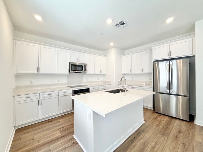 Building Photo - 31404 Lolite Dr