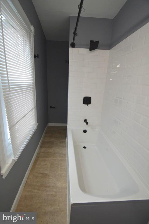 Building Photo - 1218 Hanson St