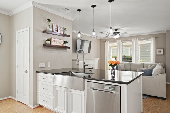 Building Photo - 1413 W 26th St