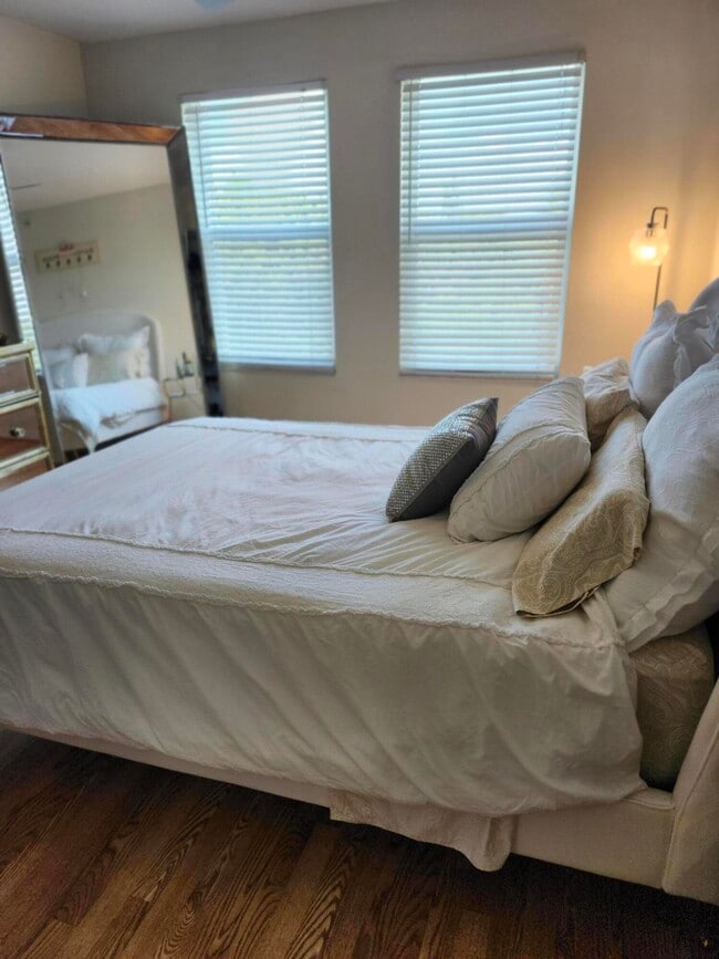 Building Photo - 519 Villa Cir