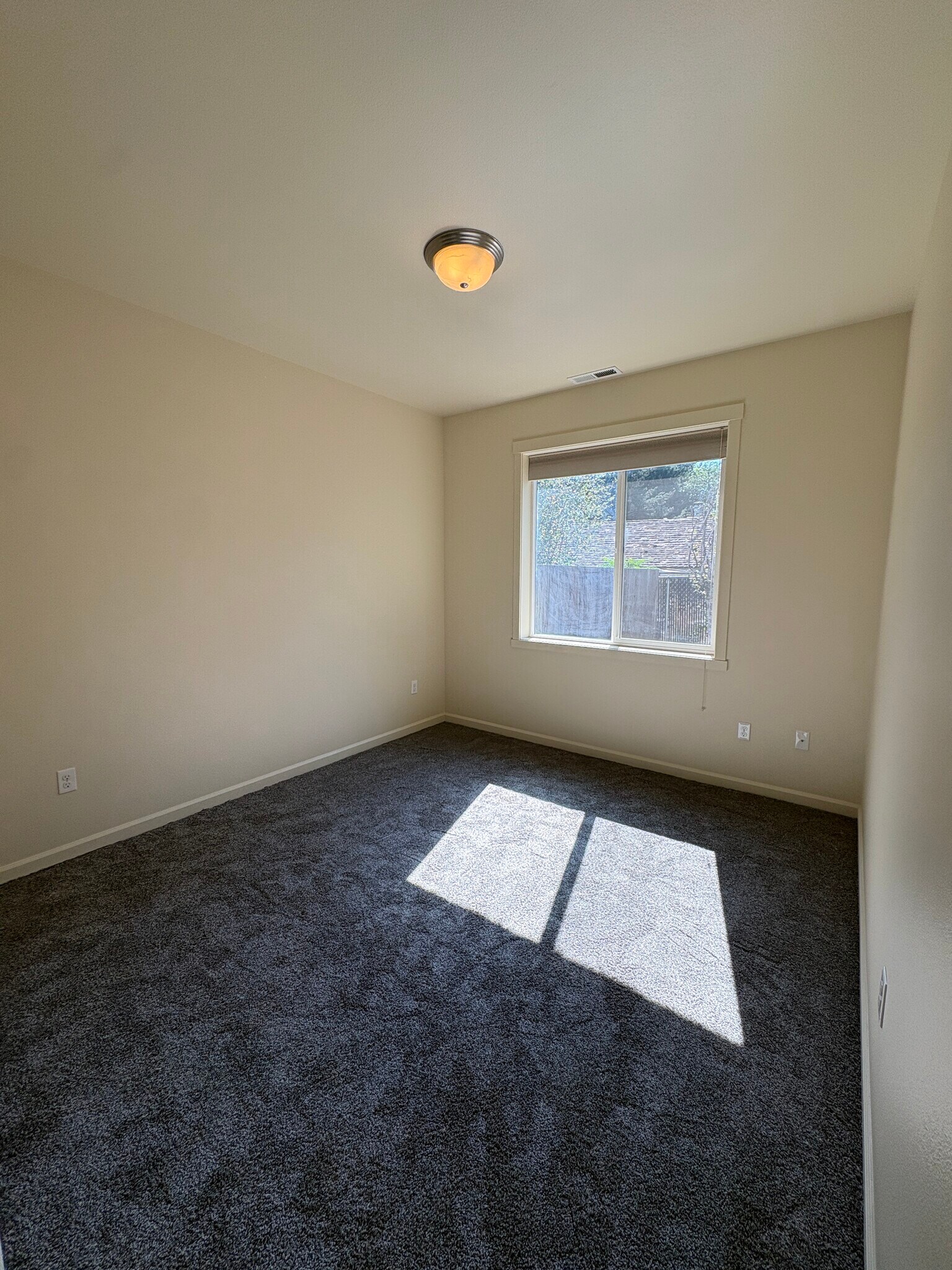 Building Photo - 1419 Springwater Ave