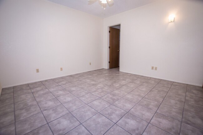 Building Photo - Welcome to this delightful 3-bedroom, 2-ba...