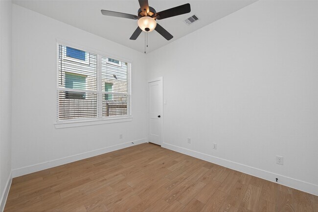 Building Photo - 177 Hidden Peak Dr