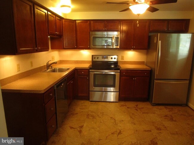 Building Photo - 5606 Devon Ct
