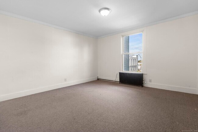 Building Photo - 113 E Main St