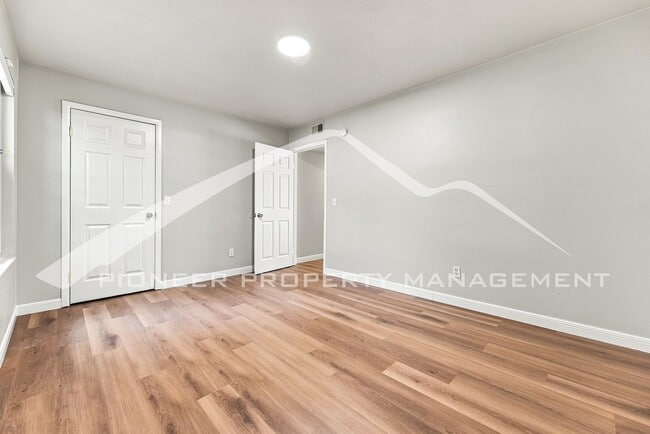 Building Photo - 3141 S Tamarac Dr