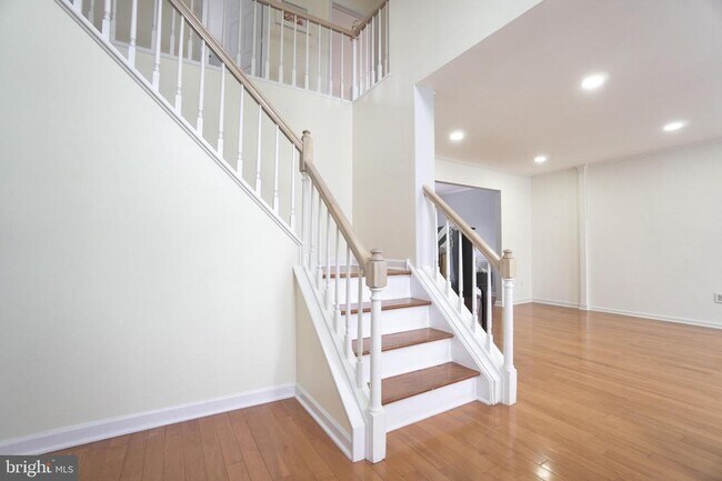 Primary Photo - 113 N Stone Ridge Dr