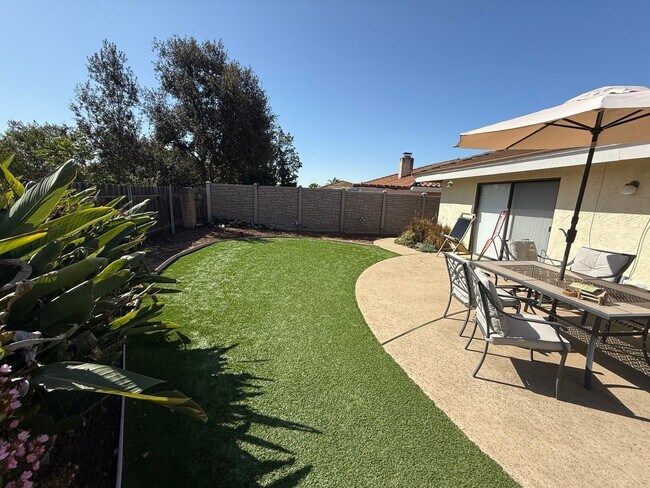 Building Photo - Spacious 4 bedroom 2 bath home located in ...