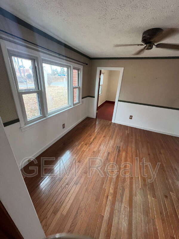 Building Photo - 1244 Mountain View Rd