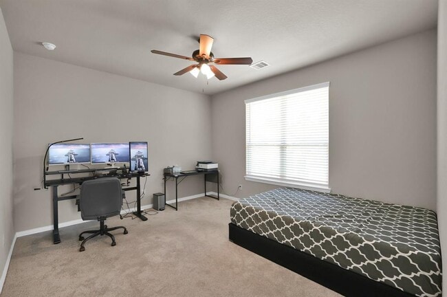 Building Photo - 17052 Easter Lily Dr