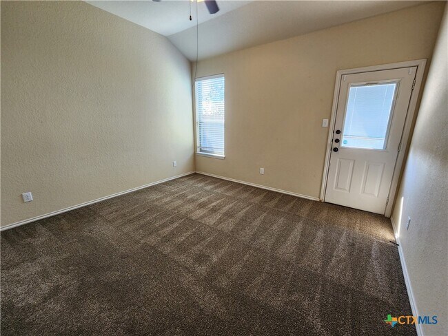 Building Photo - 538 Creekside Cir