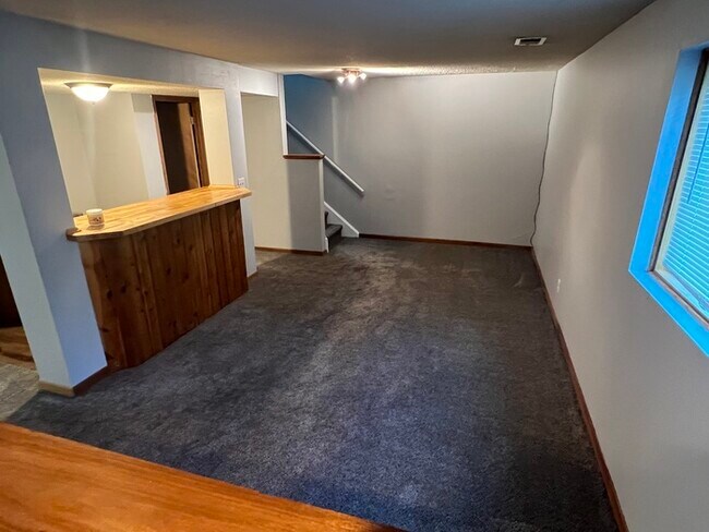 Building Photo - 11828 Monroe Cir NE