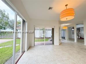 Building Photo - 1621 Diplomat Dr