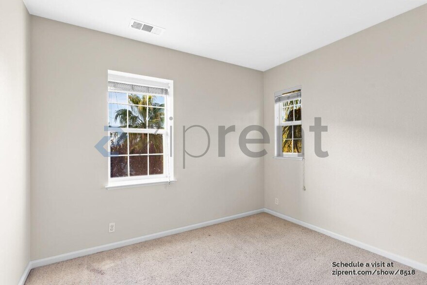 Building Photo - Unit