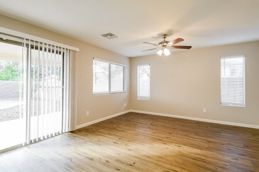 Building Photo - 2531 W White Feather Ln