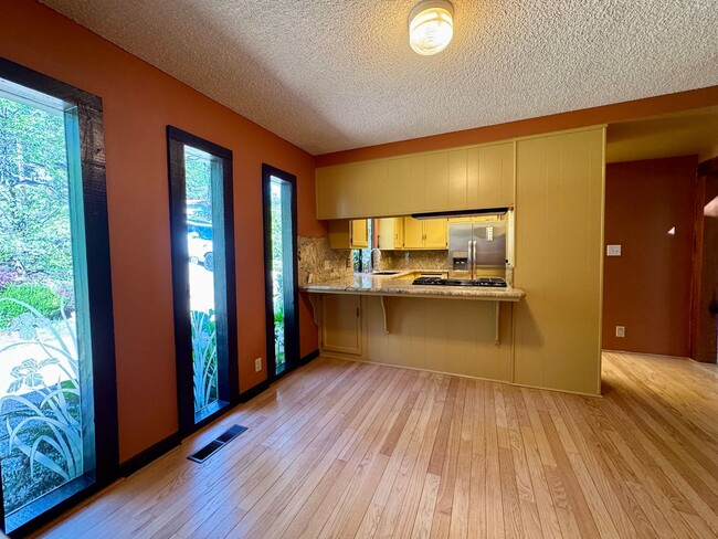 Building Photo - 4-bed 3-bath home in Nevada City!