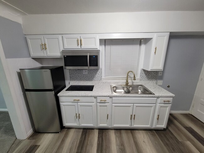 Building Photo - 1860 S Shore Blvd