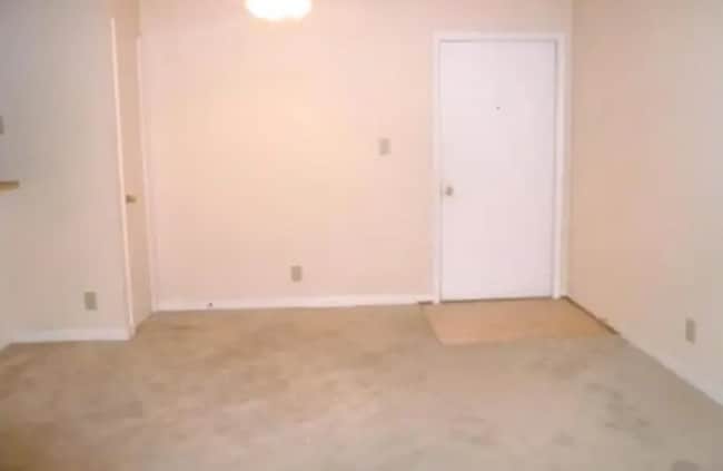Building Photo - 200 Grosvenor Ln