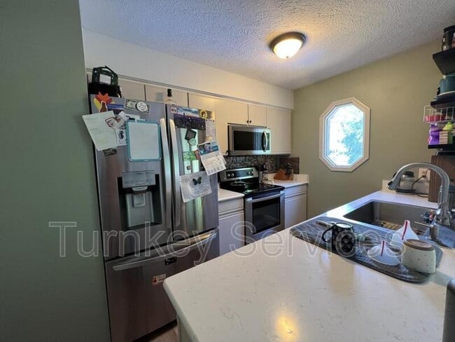 Building Photo - 405 Fort St