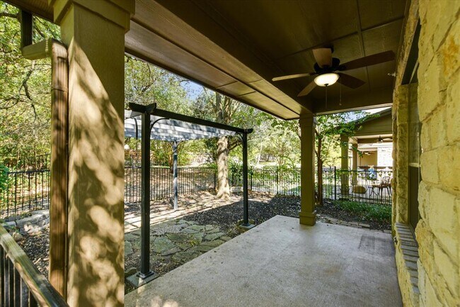 Building Photo - 1310 W Parmer Ln