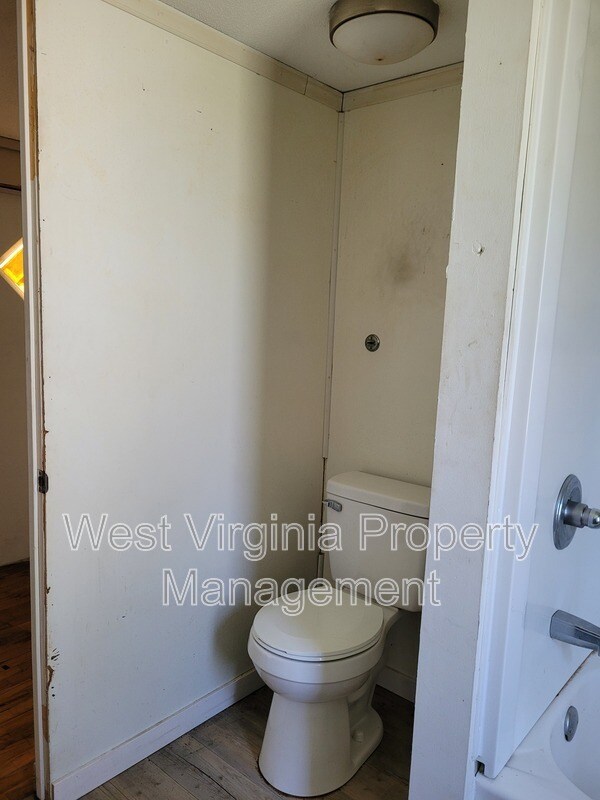 Building Photo - 432 Pocahontas St W