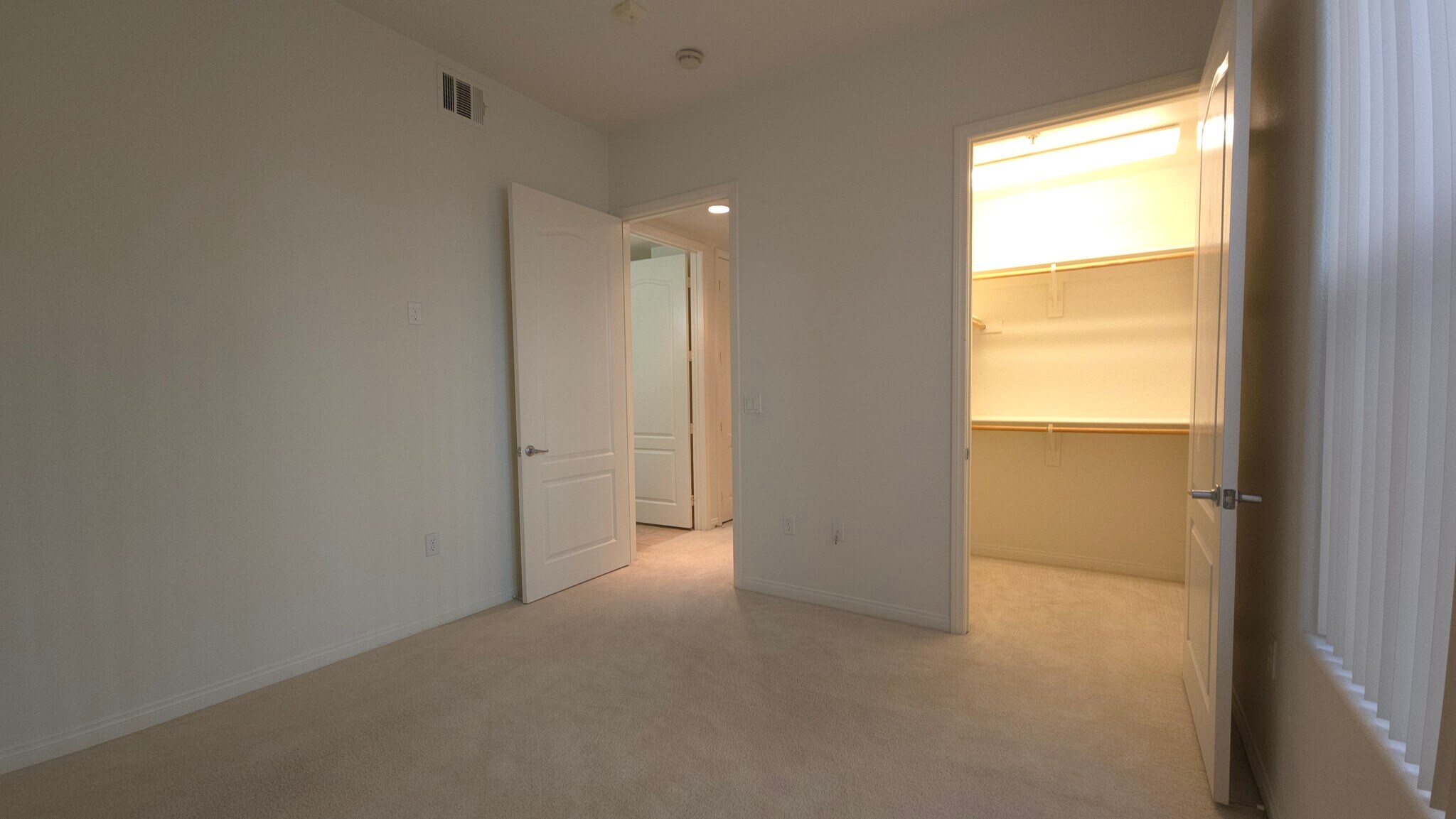 Building Photo - 26 E Serene Ave