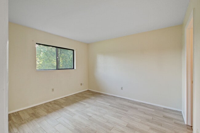 Building Photo - 2186 Bees Ferry Rd