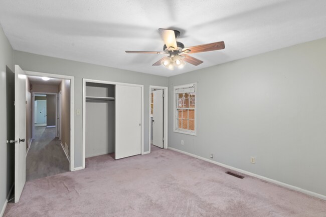 Building Photo - 311 Hillcrest Ct