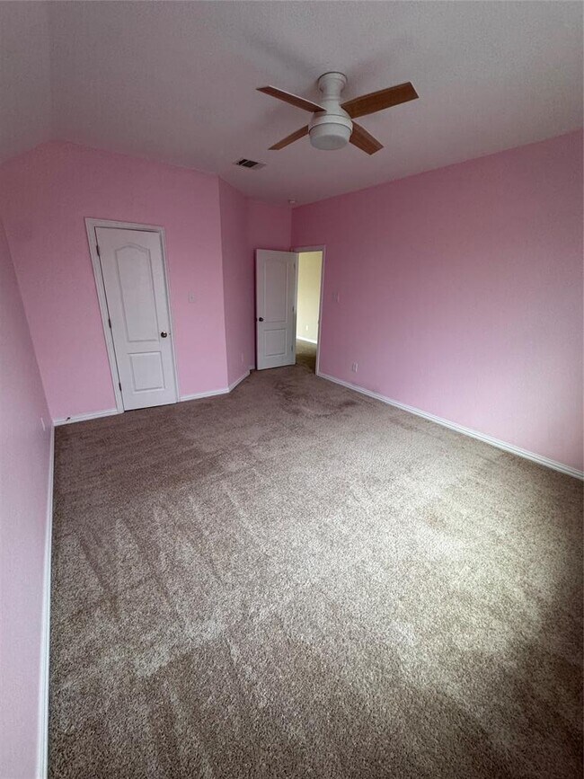 Building Photo - 914 Emory Stable Dr