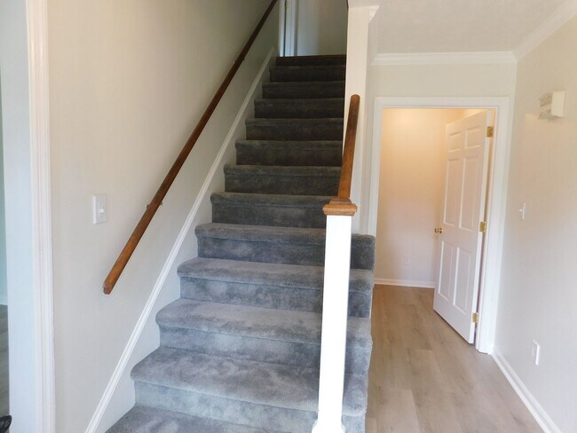 Building Photo - 1302 Dunbar Dr
