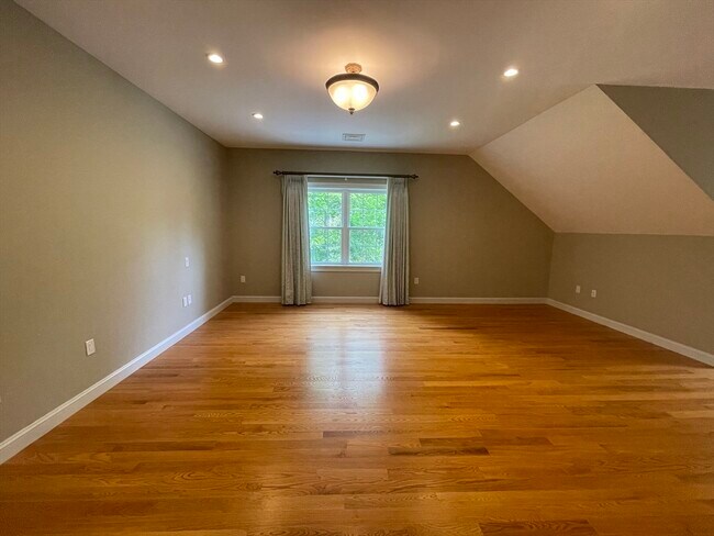 Building Photo - 10 Blodgett Rd