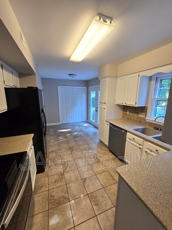 Building Photo - 9409 Radner Ln
