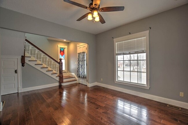 Building Photo - Small Town home ready for lease!