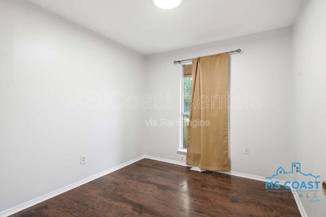Building Photo - 1601 Lewis Ave